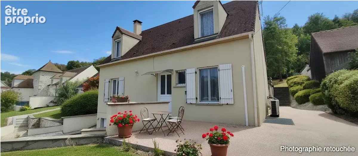 FACADE AVANT FLEURIE - Maison à DORMELLES