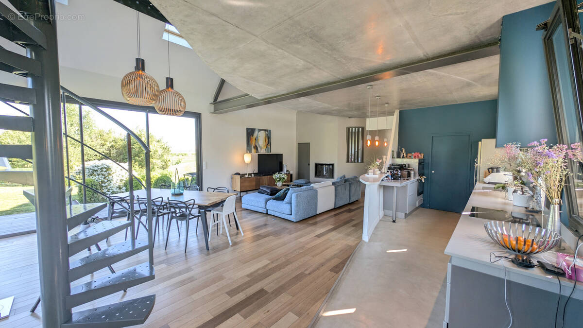 Maison à SAINT-QUENTIN-EN-TOURMONT