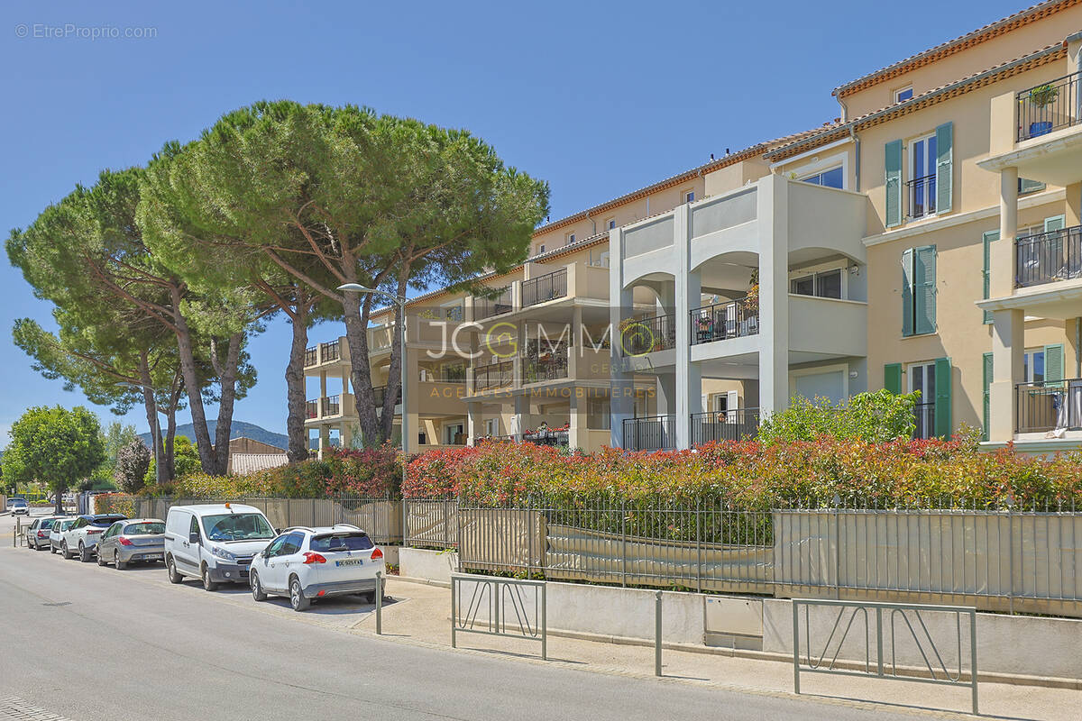 Appartement à LA CRAU