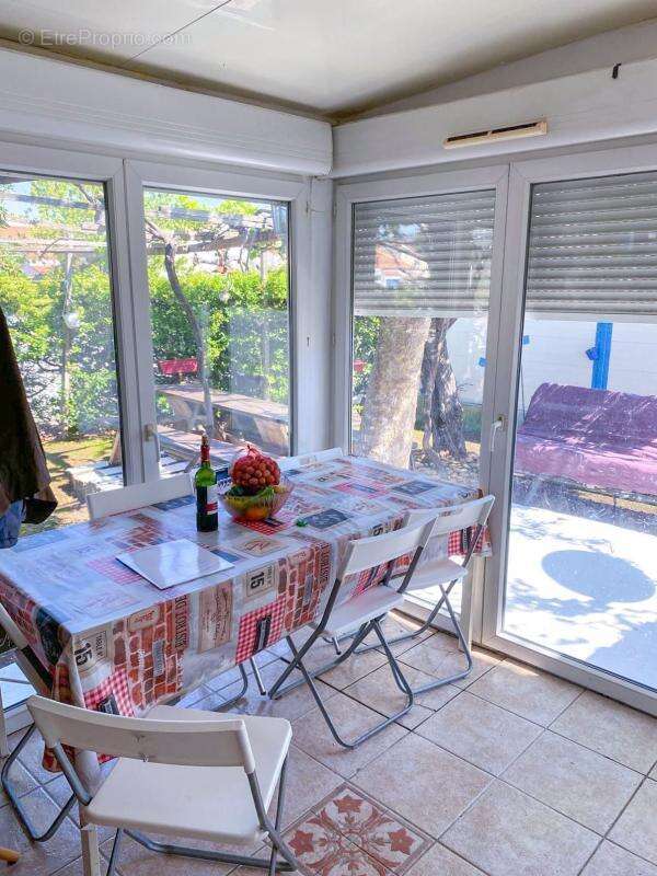 Maison à VIC-LA-GARDIOLE