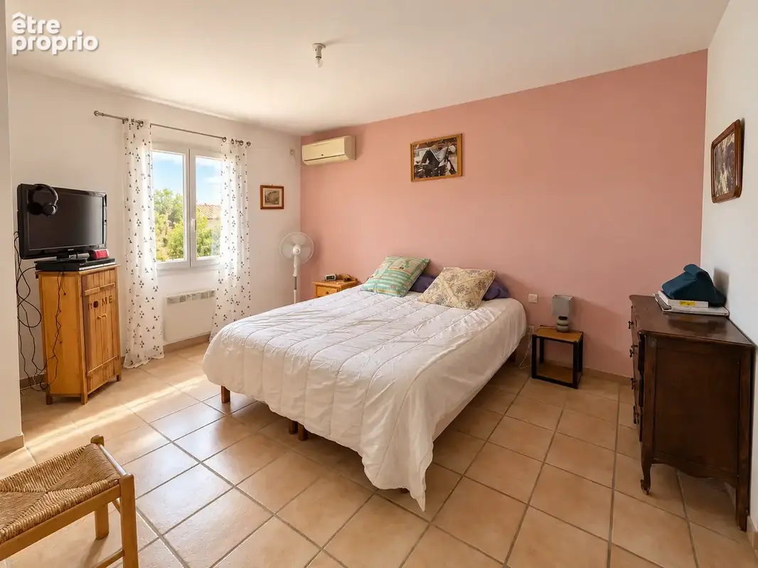 Vends villa de plain pieds 3 faces, 3 chambres, avec garage et piscine à proche des plages Vendres - photo 9