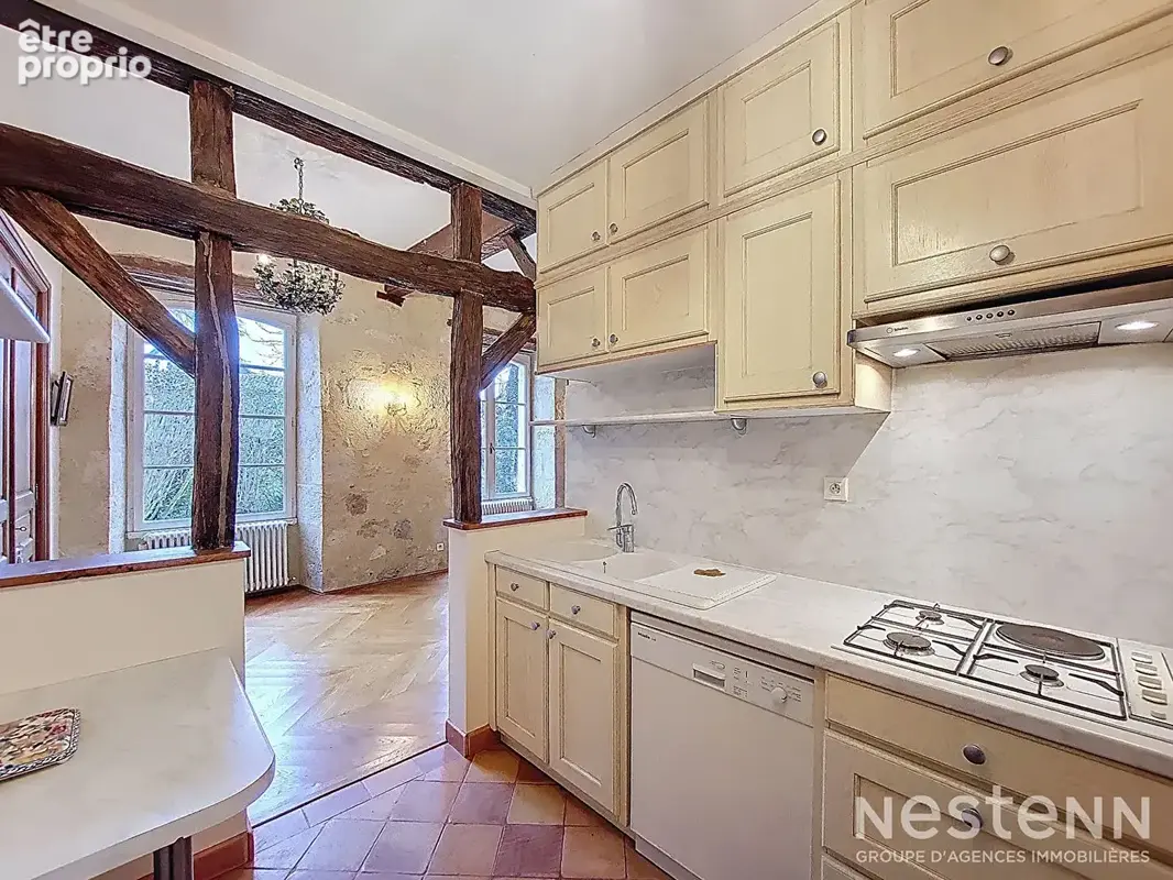 A Vendre Maison de ville en pierre rénovée avec garage et jardin à proximité immédiate du centre-ville - photo 8