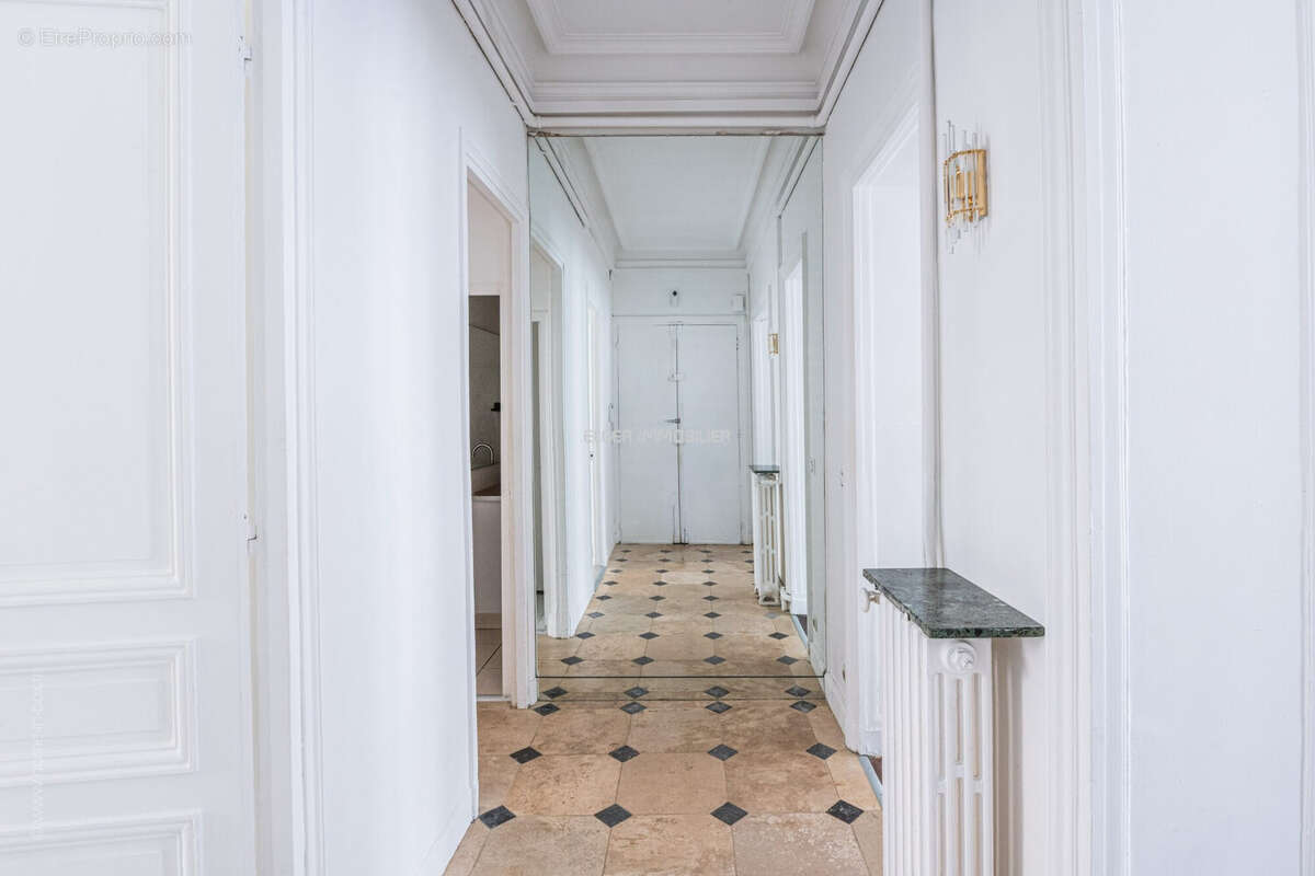 Appartement à PARIS-16E