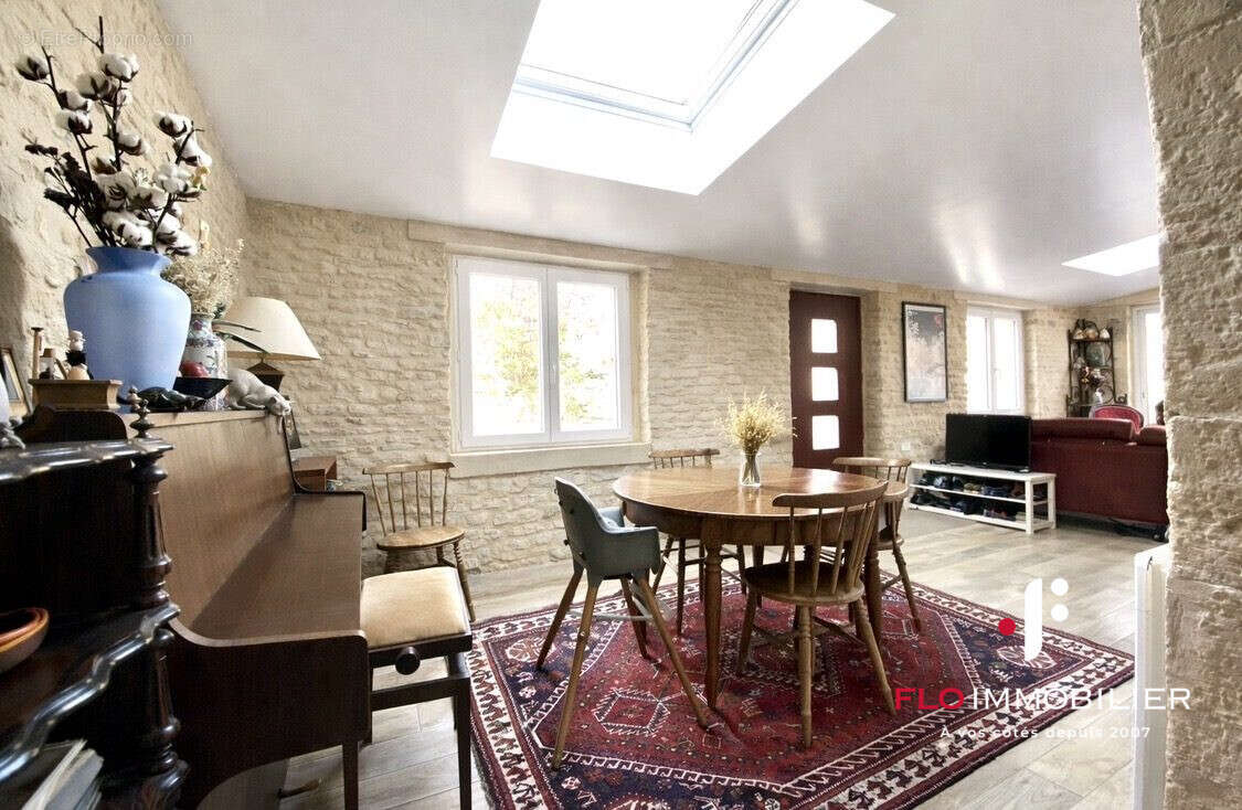 Maison à PERIERS-SUR-LE-DAN
