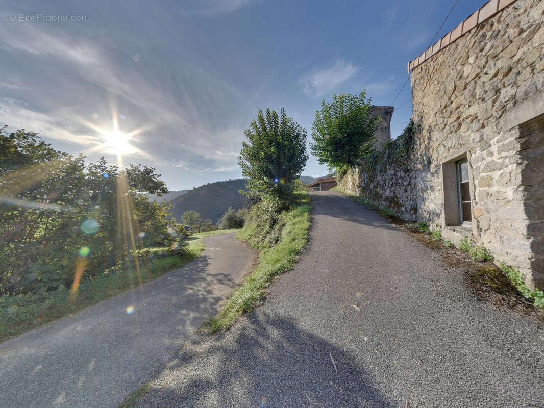 Maison à SAINT-FORTUNAT-SUR-EYRIEUX