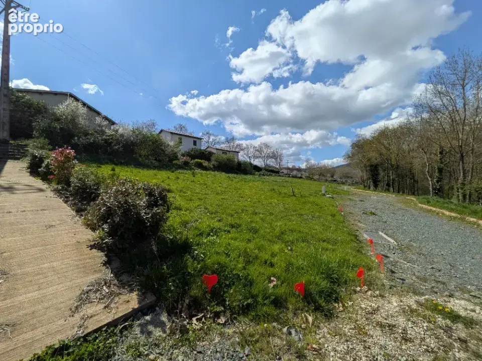 Terrain 560 m² à Saint-Julien  - photo 2