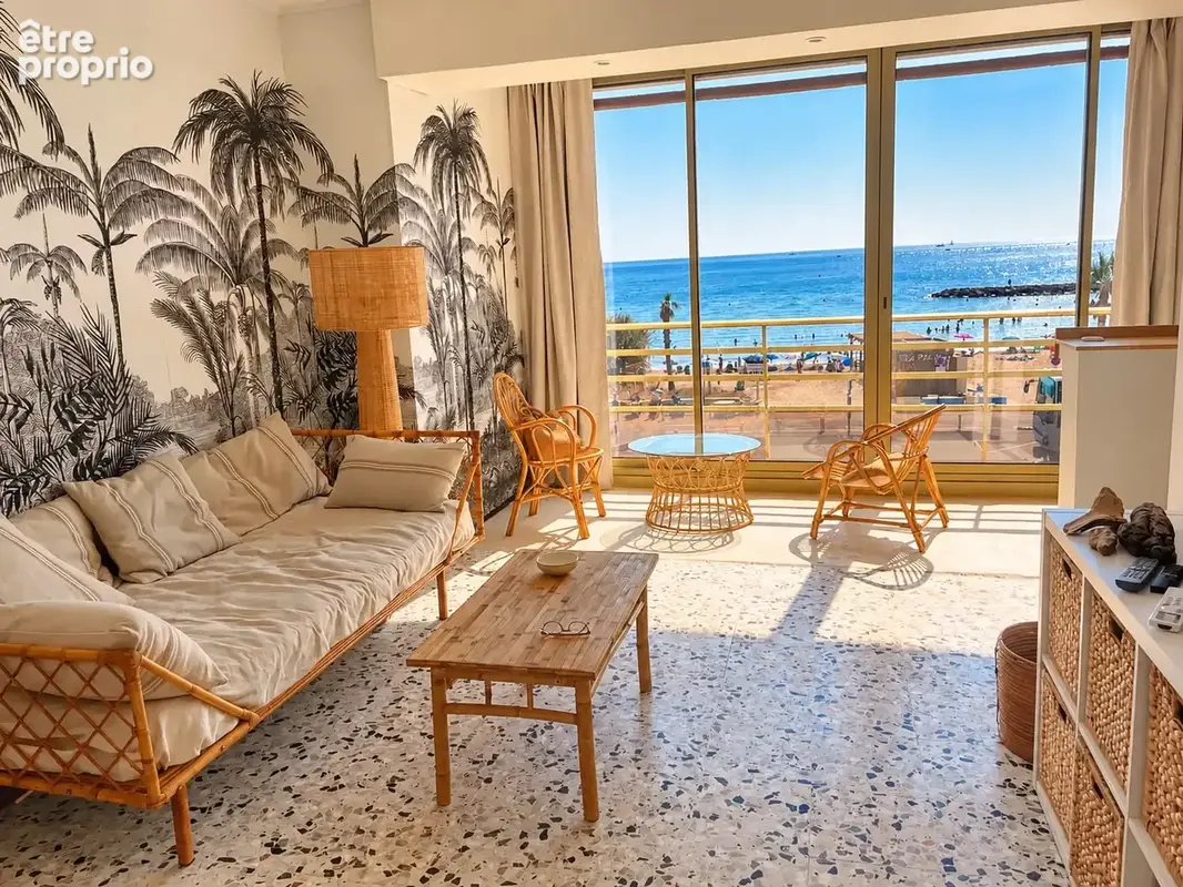 Vue mer au dernier étage, studio rénové avec séjour de 30 m2 - photo 2