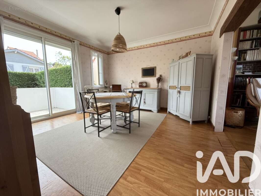 Photo 2 - Maison à MONTIGNY-LES-CORMEILLES