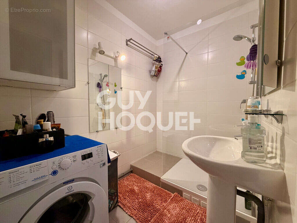 Appartement à COURBEVOIE