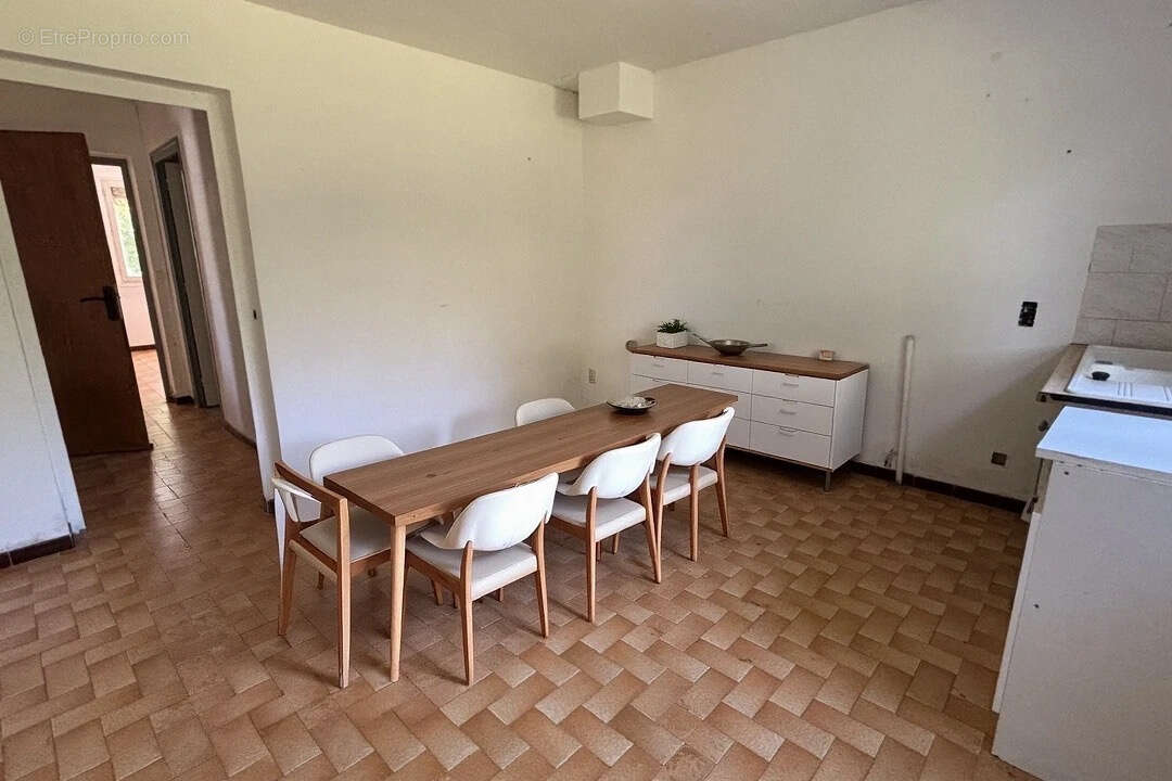 Maison à MONTELEGER