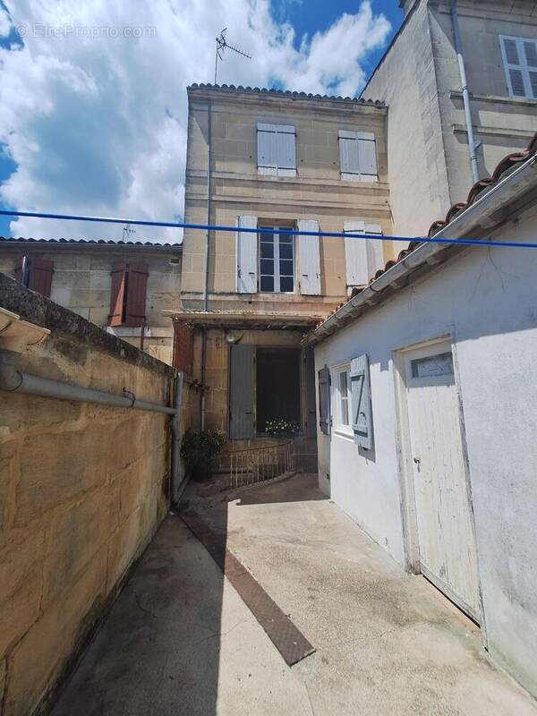 Maison à COGNAC