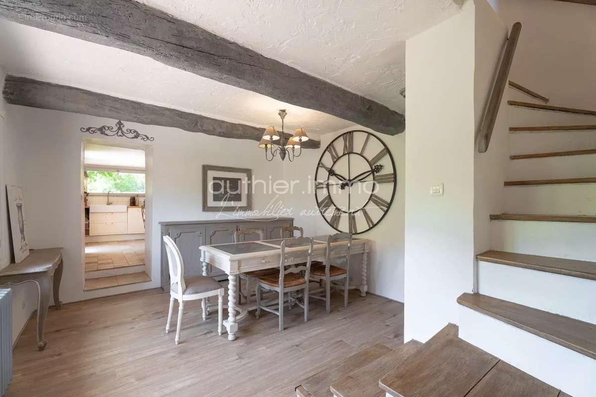 Maison à ROQUEFORT-LES-PINS