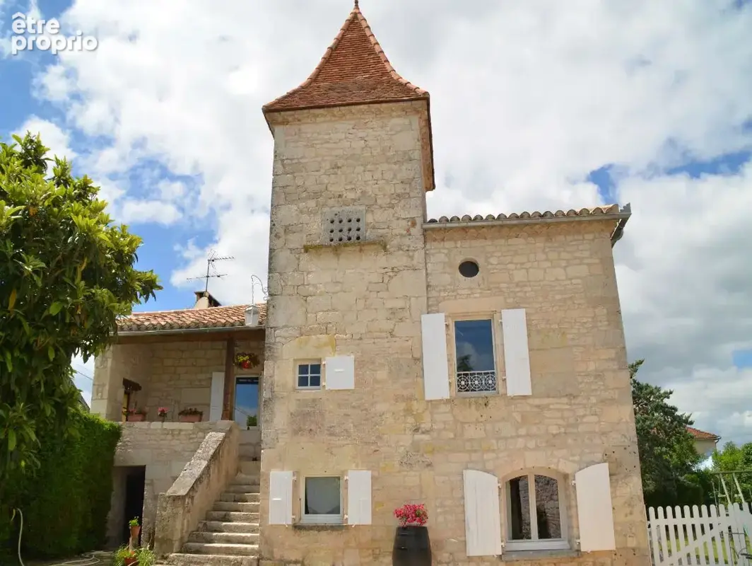 Ensemble quercynois avec pigeonnier, grange en pierre, piscine et gîte. - photo 9