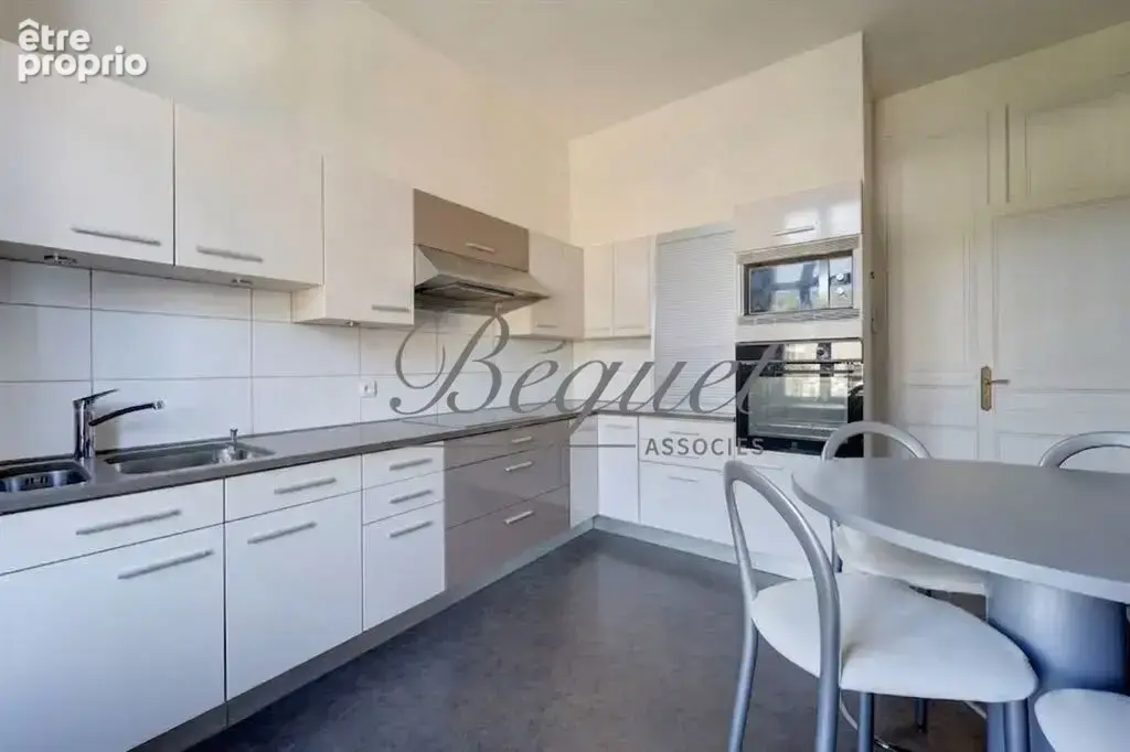 Tours (37000) – Maison de ville de 310 m², 6 chambres, garage fermé – Indre-et-Loire, Centre-Val de Loire - photo 10