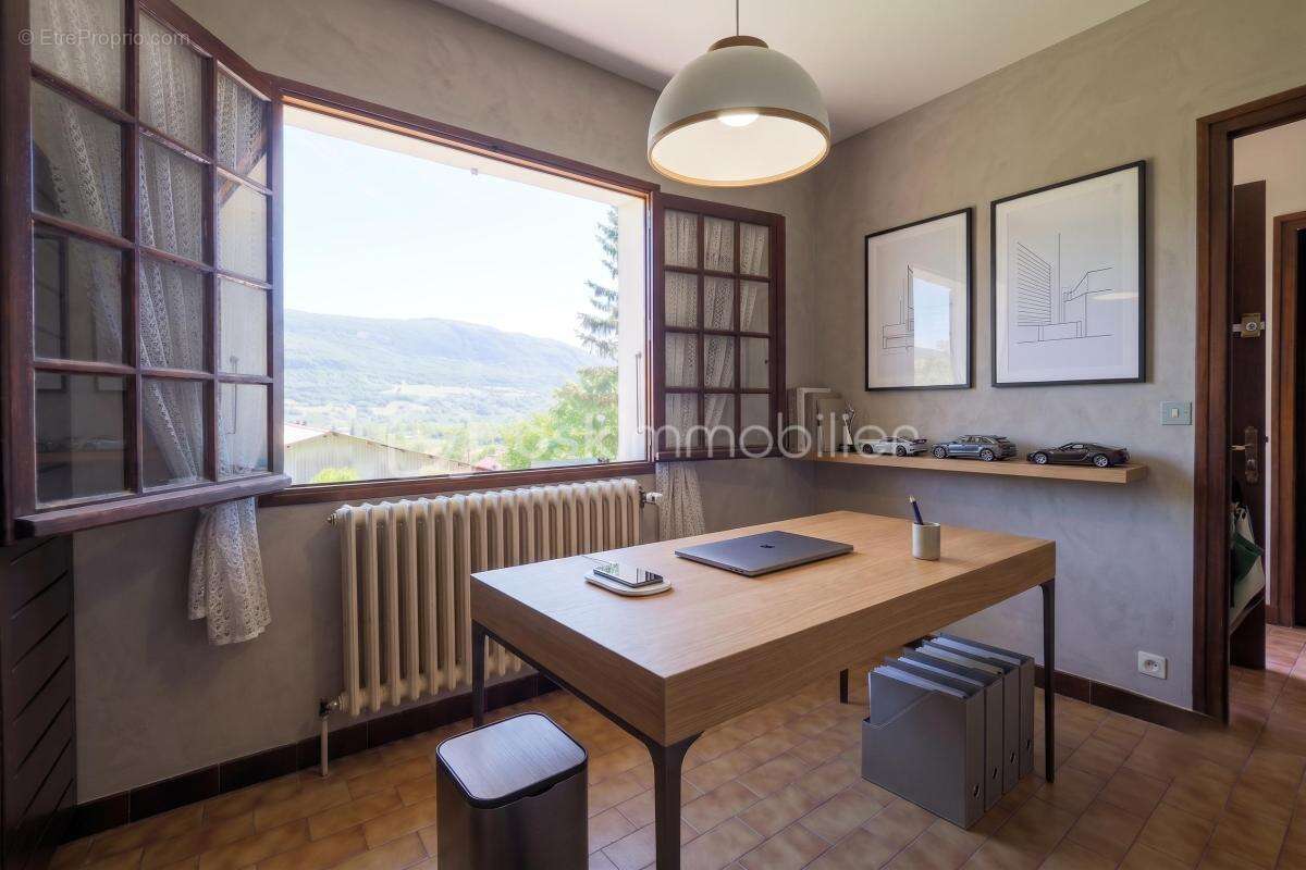 Rare ! Maison de plain-pied à Anglefort avec sous-sol de 140 m² + grand abri voiture 72 m - photo 9