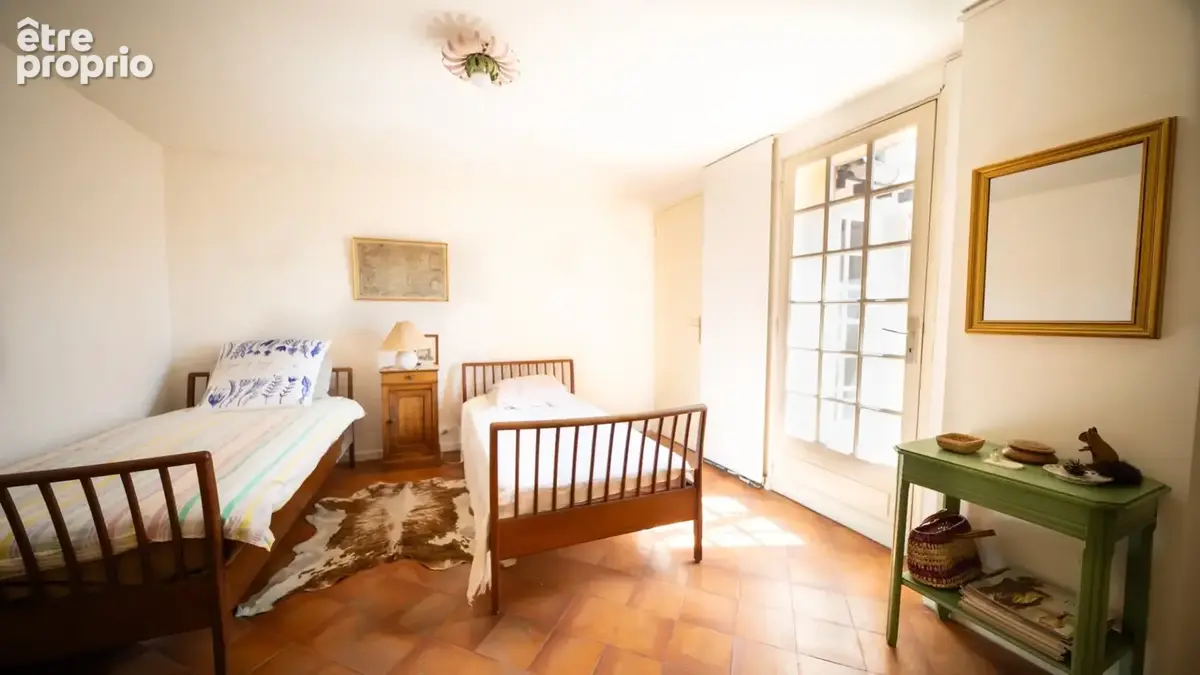 Lançon-de-Provence – Maison de charme T5 de 150 m² avec patio, terrasse panoramique, studio et garage - photo 15