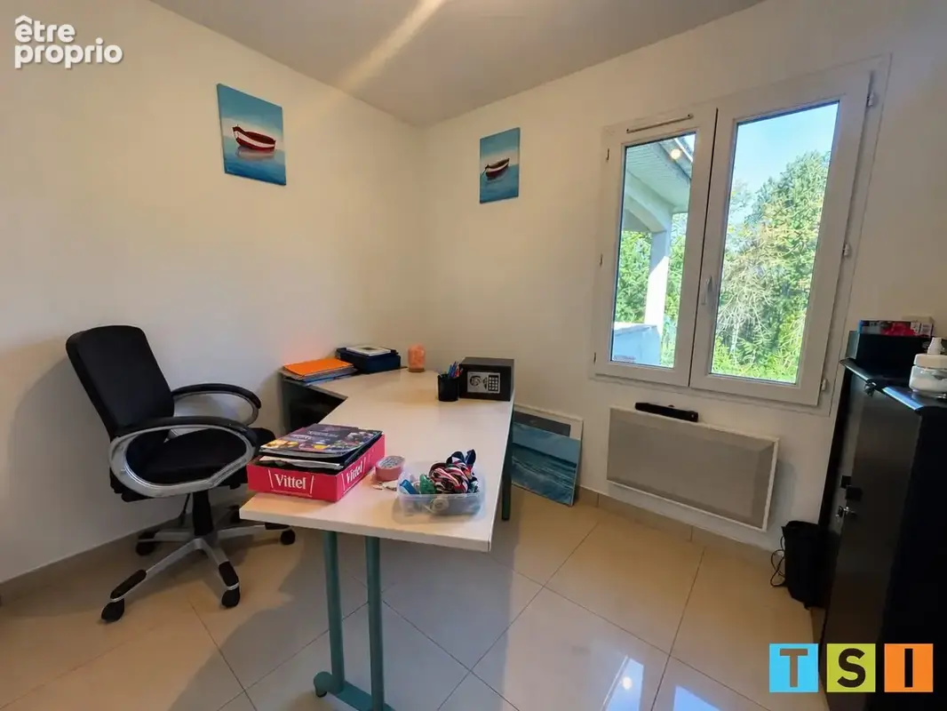 Maison familiale de plain-pied avec 4 chambres et grand garage, au calme - photo 8