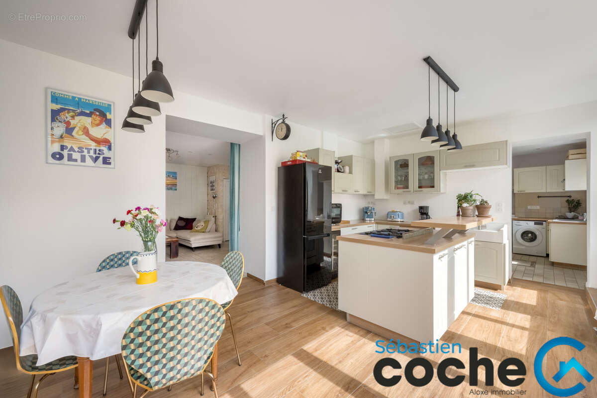 Maison à SAINT-BONNET-DE-MURE