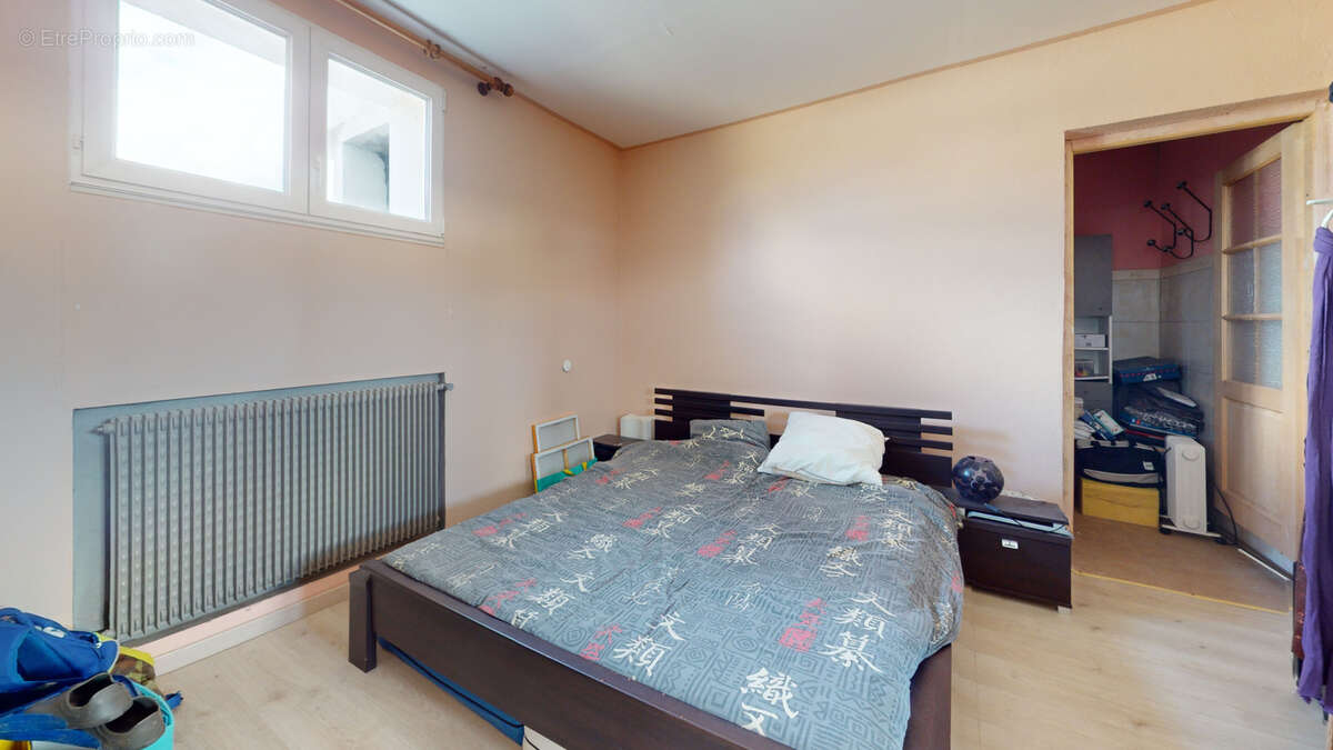 Appartement à SURY-LE-COMTAL