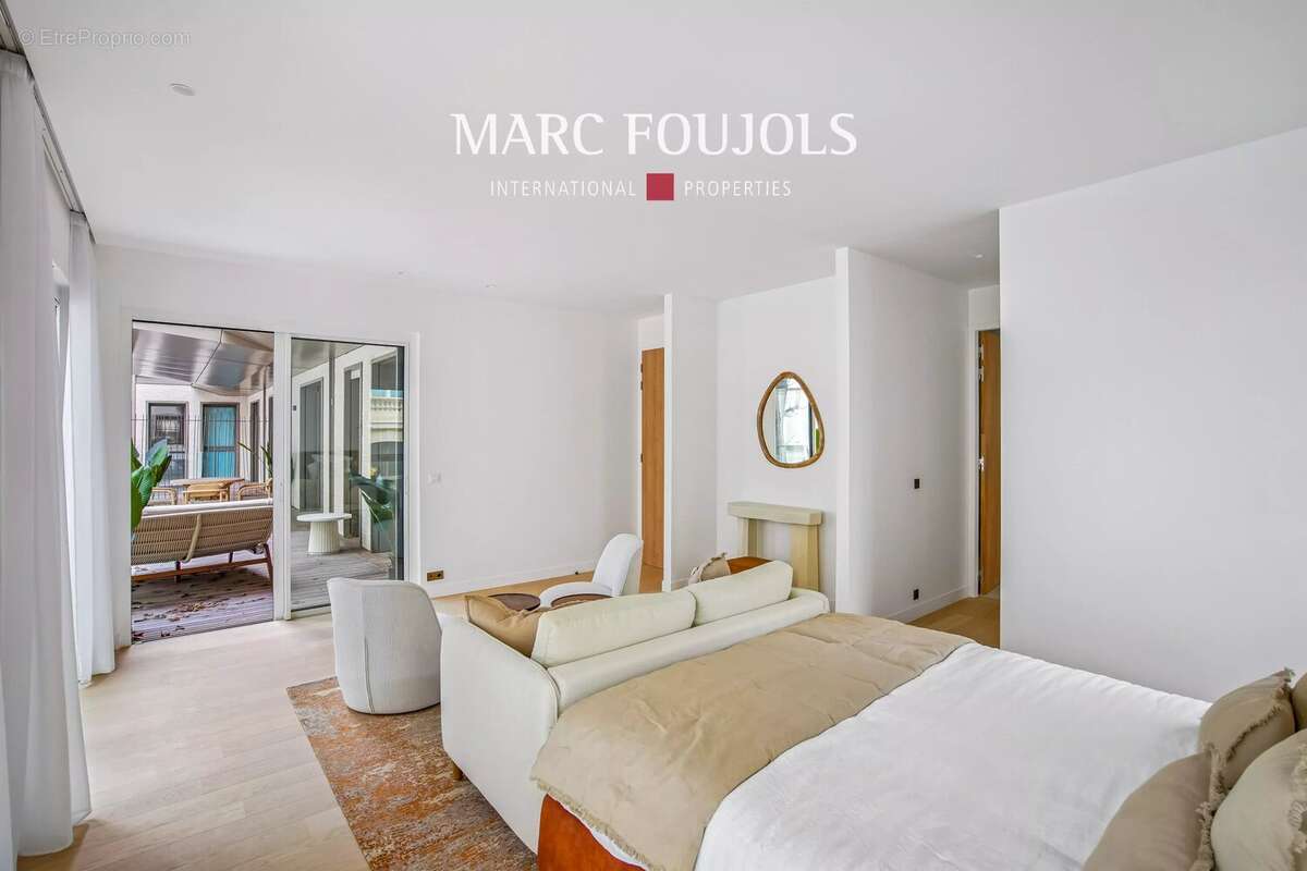 Appartement à PARIS-8E