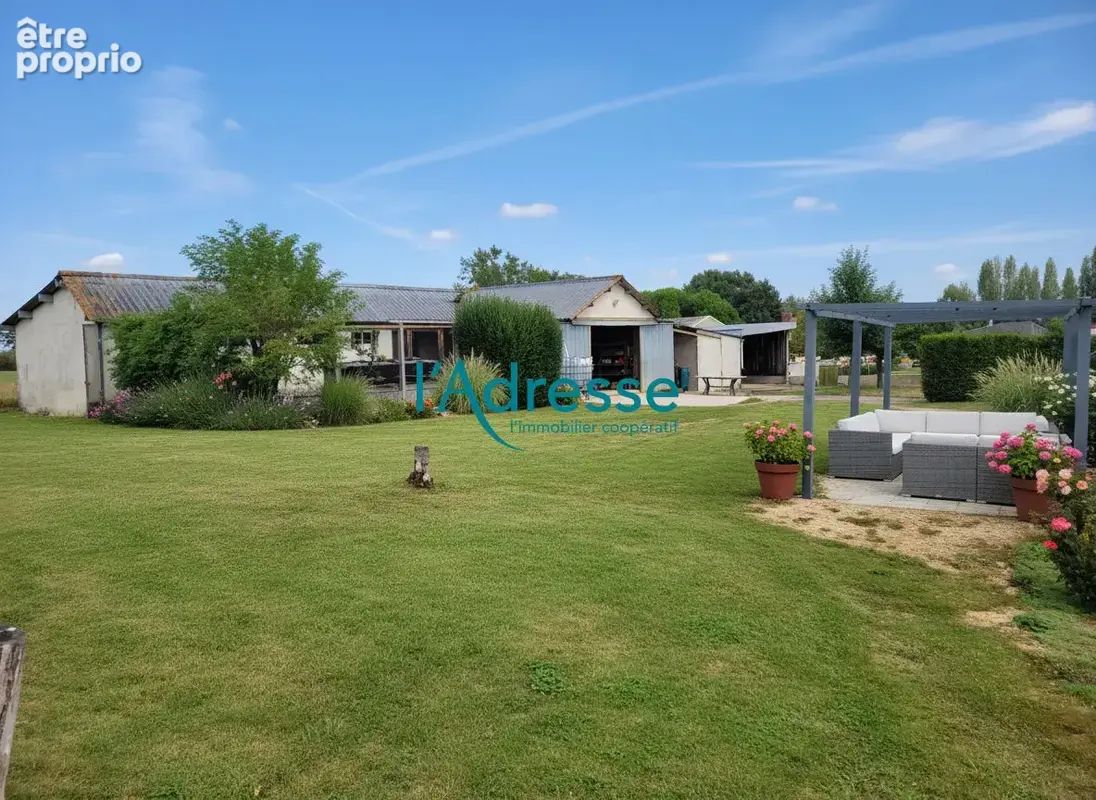 Le Petit-Auverné: Grande maison familiale, terrain constructible et dépendances. - photo 10