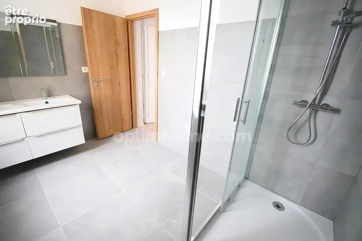 Appartement de 97.6m2 avec 3 chambres, 2 salles de bain, parking, balcon, cave - photo 3