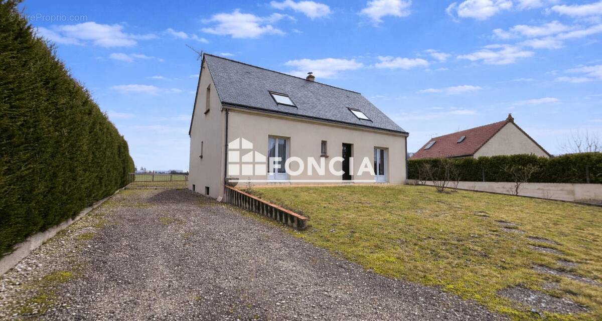 Maison à NOTRE-DAME-D'OE