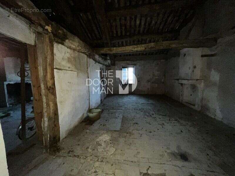 Appartement à FLASSANS-SUR-ISSOLE