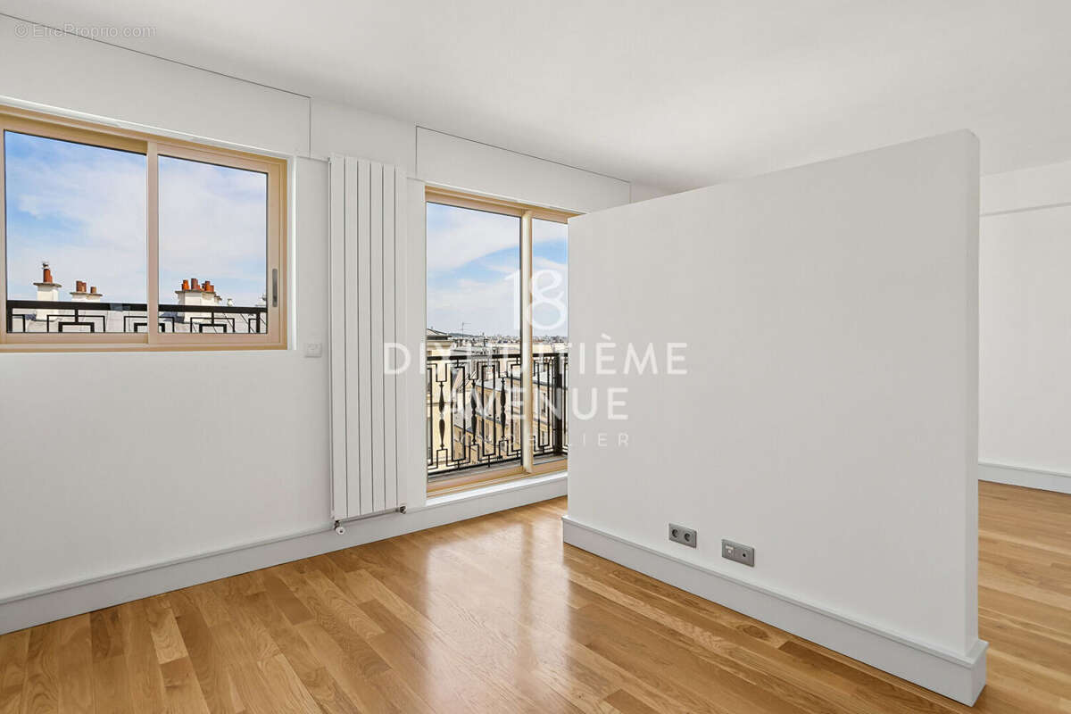 Appartement à PARIS-18E