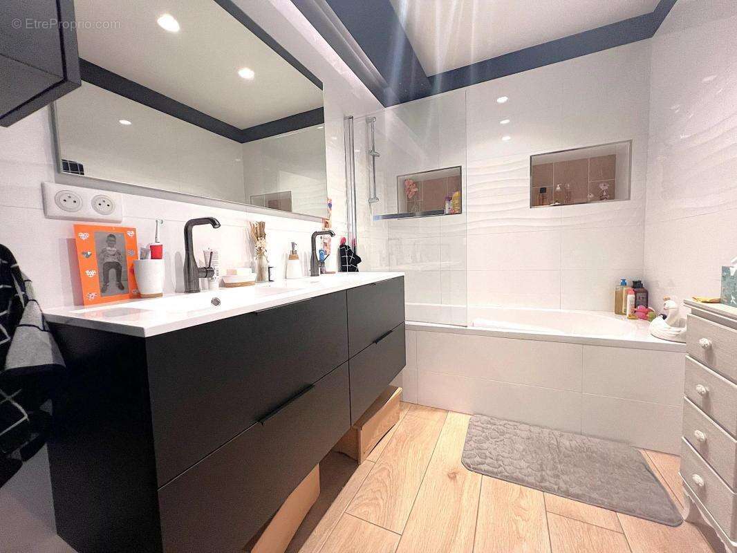 Maison à LES CLAYES-SOUS-BOIS