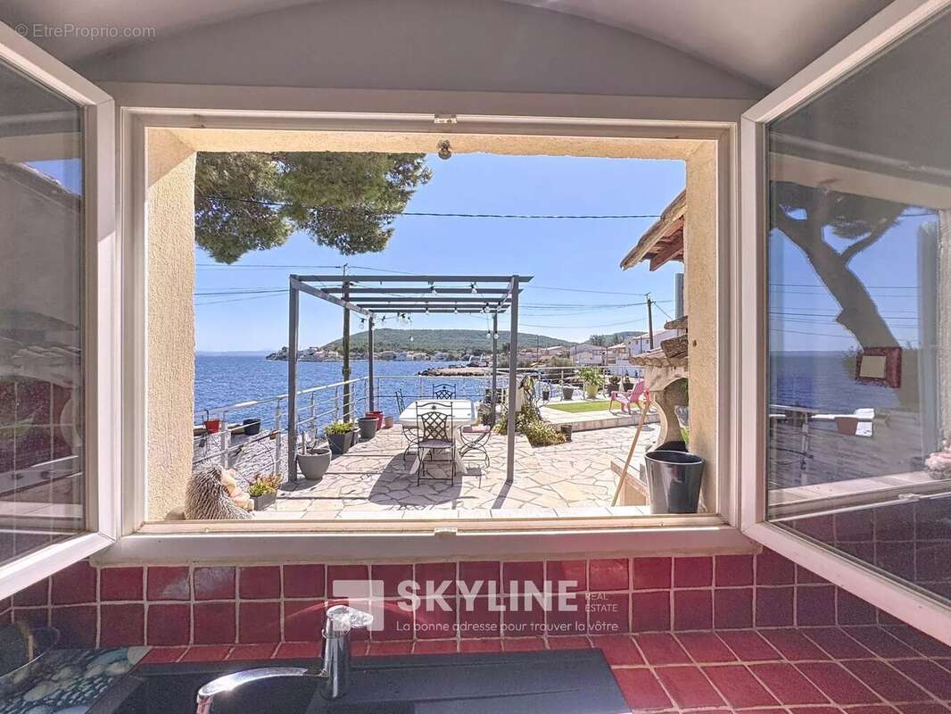 Maison à SAINT-MITRE-LES-REMPARTS