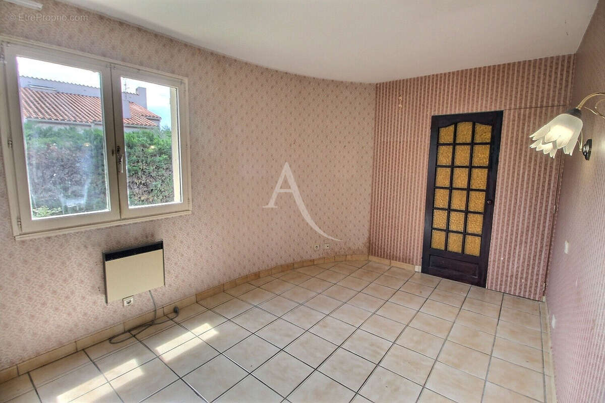 Maison familiale à fort potentiel développant 142 m²  avec 5 chambres sur terrain 3 faces au calme - photo 9