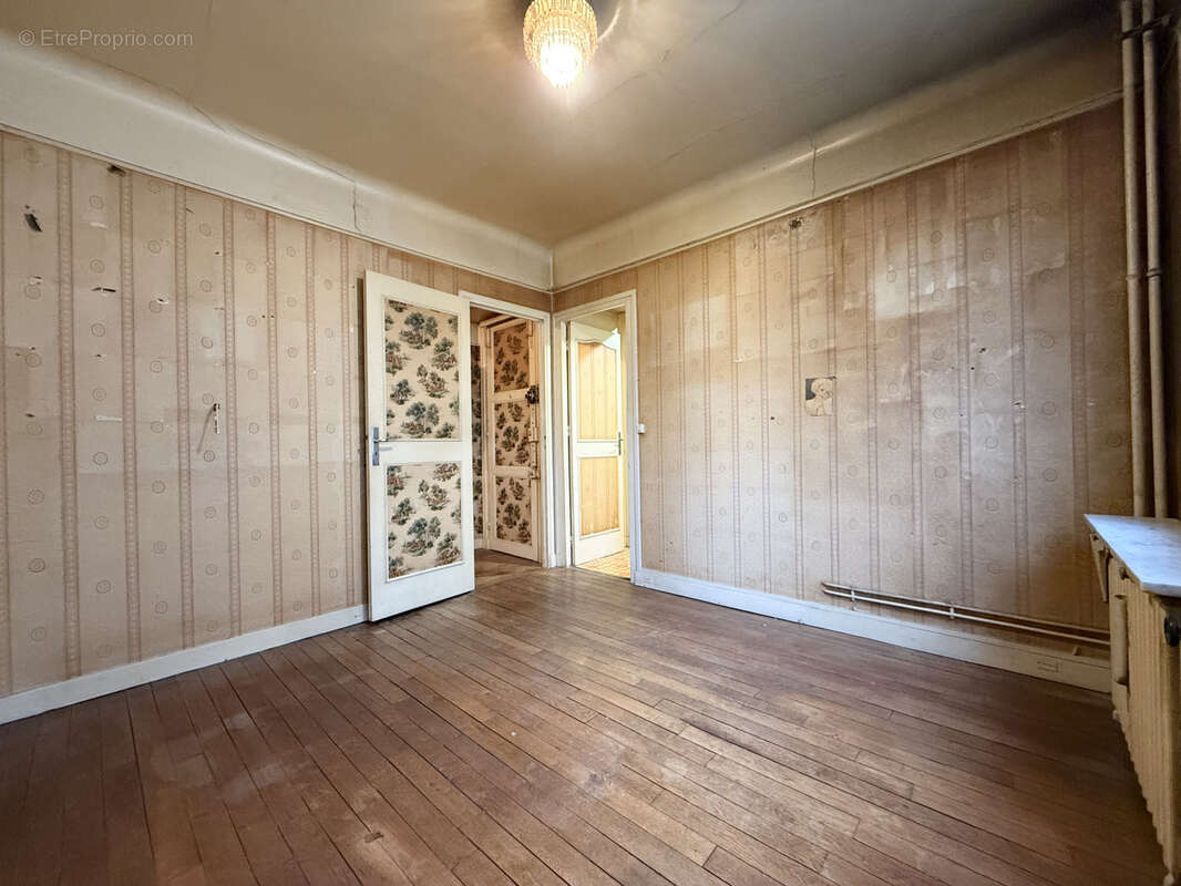 Appartement à COURBEVOIE