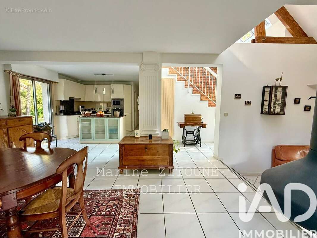 Maison 130 m² à La Ville-Du-Bois  - photo 7