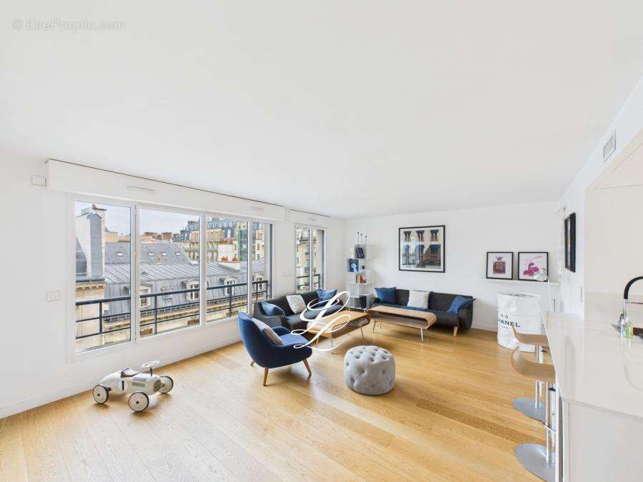 Appartement à PARIS-8E