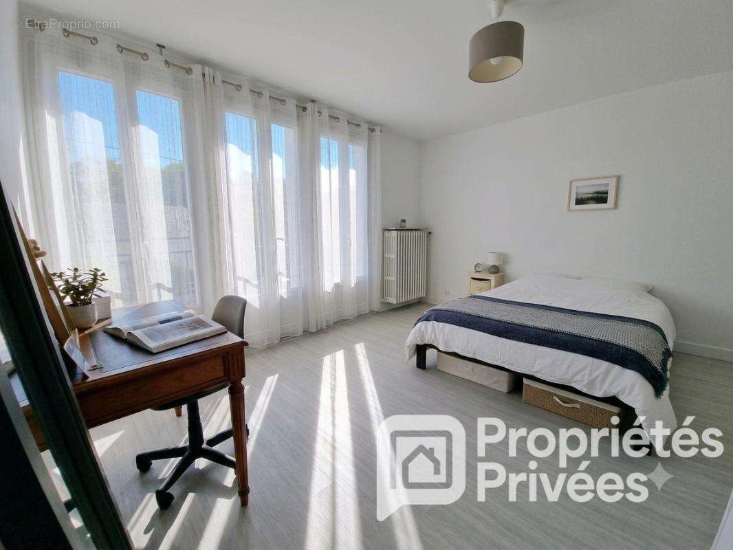 EXCLUSIVITE A VENDRE  37230 Fondettes centre, Maison 7 pièces 120 m² , jardin arboré et clos, garage, cave - photo 8