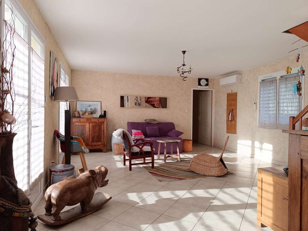 Espace salon - Maison à COURSAN