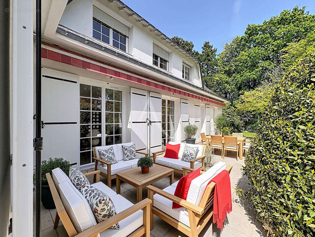 Carquefou Est, Propriété de charme 230 m²  au sol. - photo 2