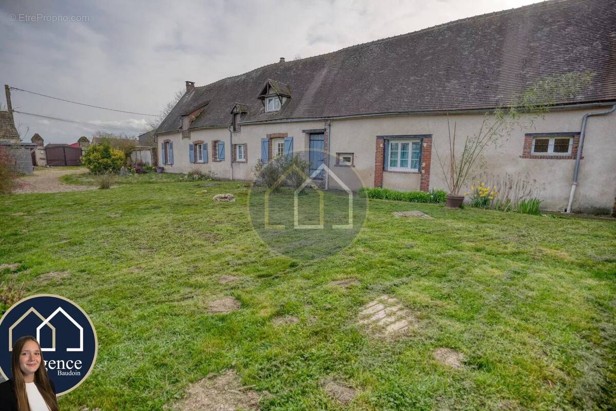 Maison à TREMBLAY-LES-VILLAGES