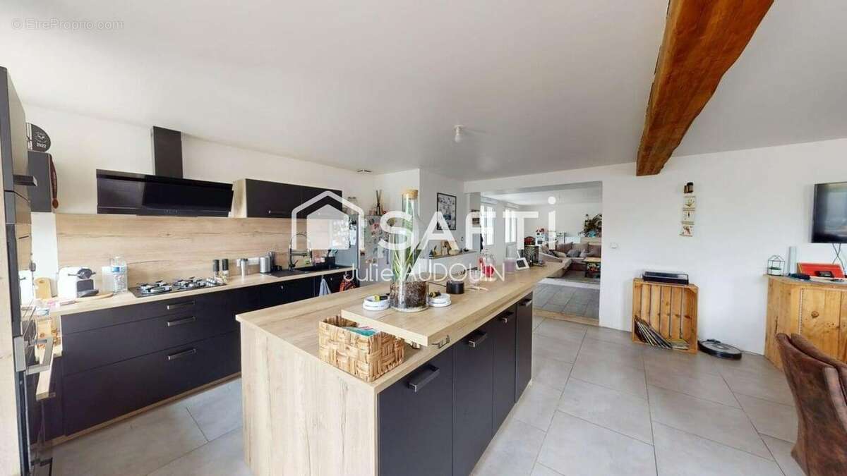 Maison 264 m² à Bignay  - photo 4