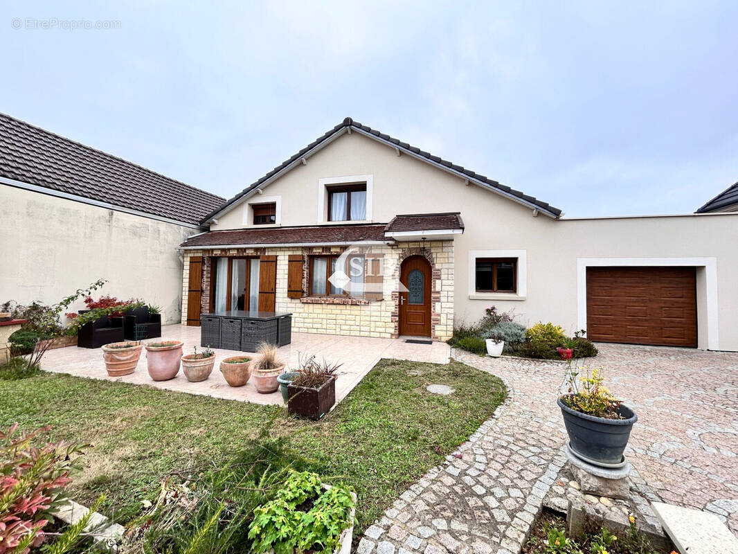 Maison à LA VILLE-DU-BOIS