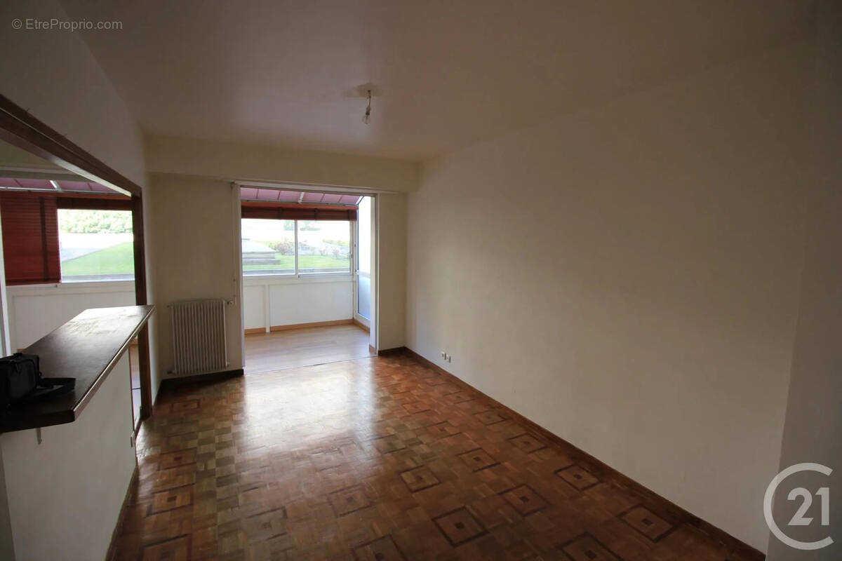 Appartement à MARSEILLE-4E