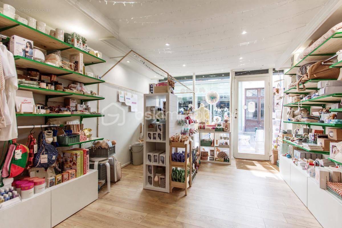 Commerce à FONTAINEBLEAU