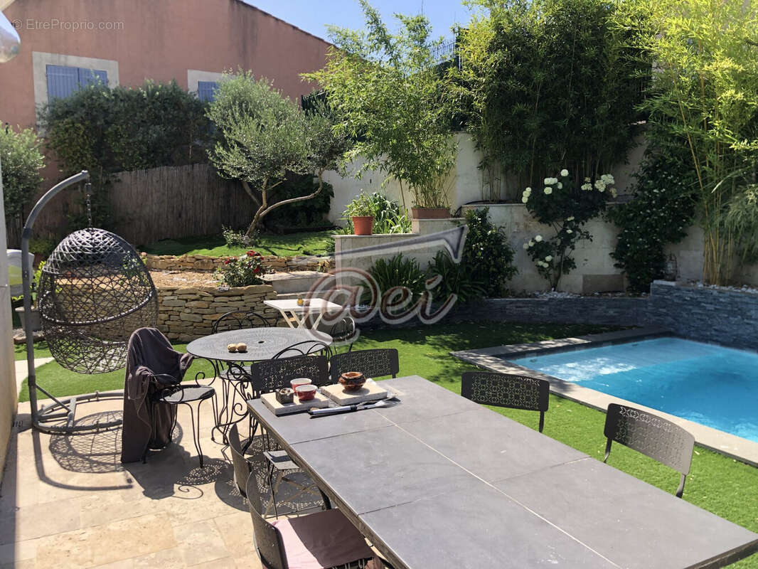 Maison 110 m² à Saint-Maximin-La-Sainte-Baume  - photo 2