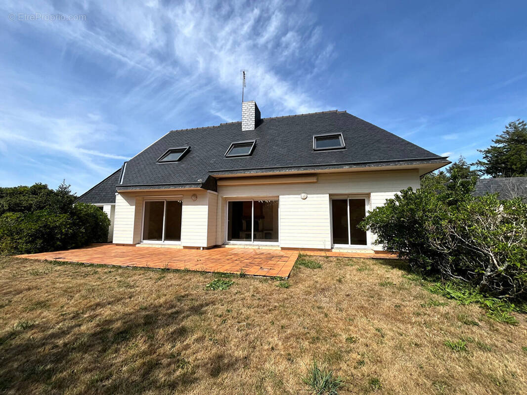 Maison 7 pièces 142 m² · à Ergue-Gaberic · 142 m² · 371 000 €