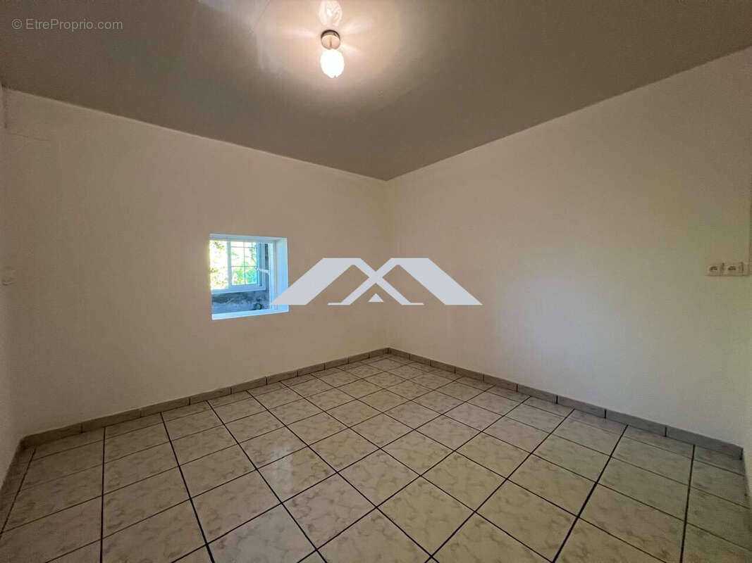 Maison 84 m² à Saint-Joseph  - photo 5