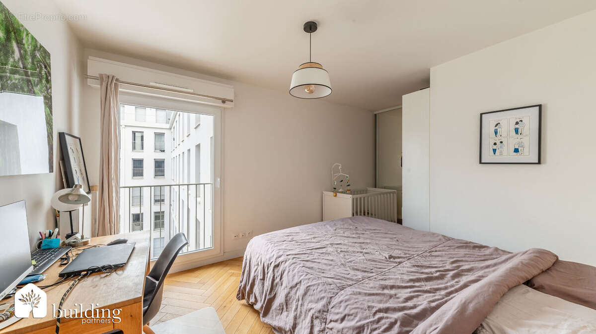 Appartement à COURBEVOIE