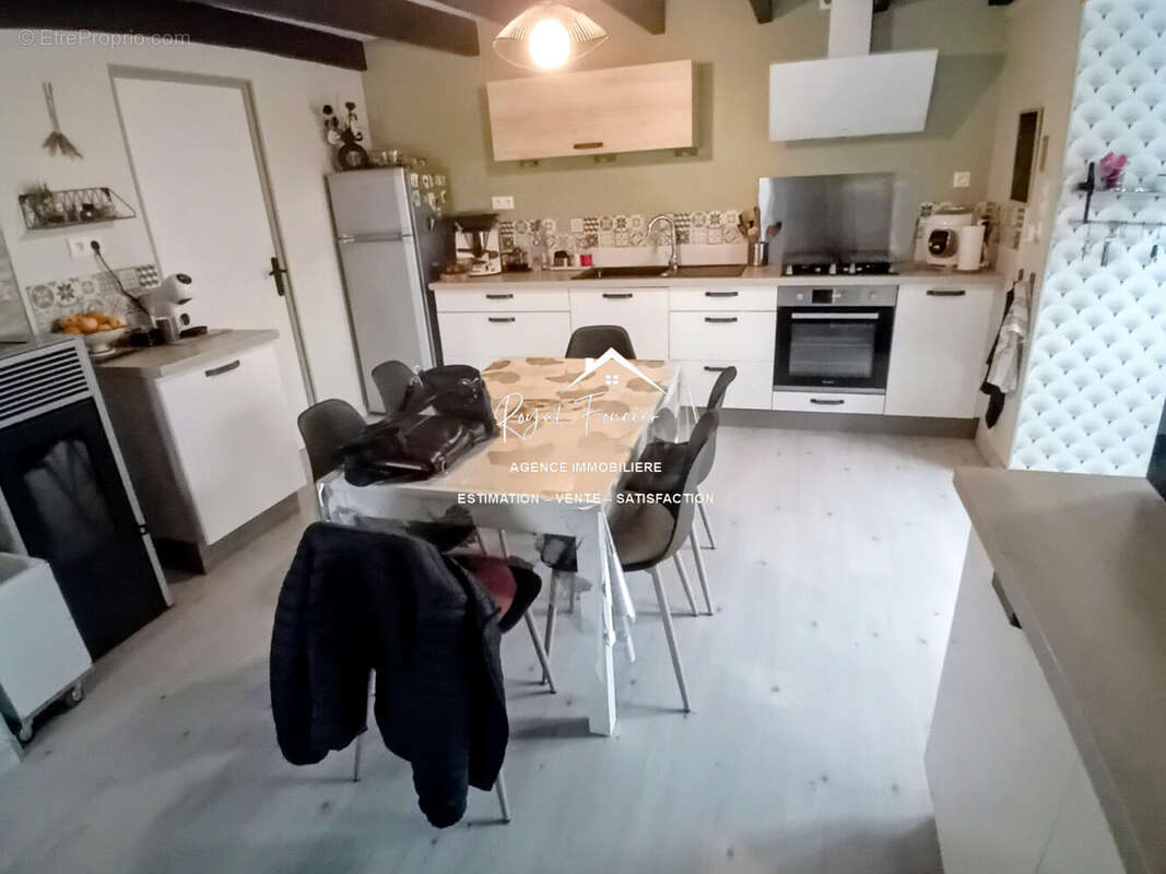 Maison à VAUX-SUR-VIENNE