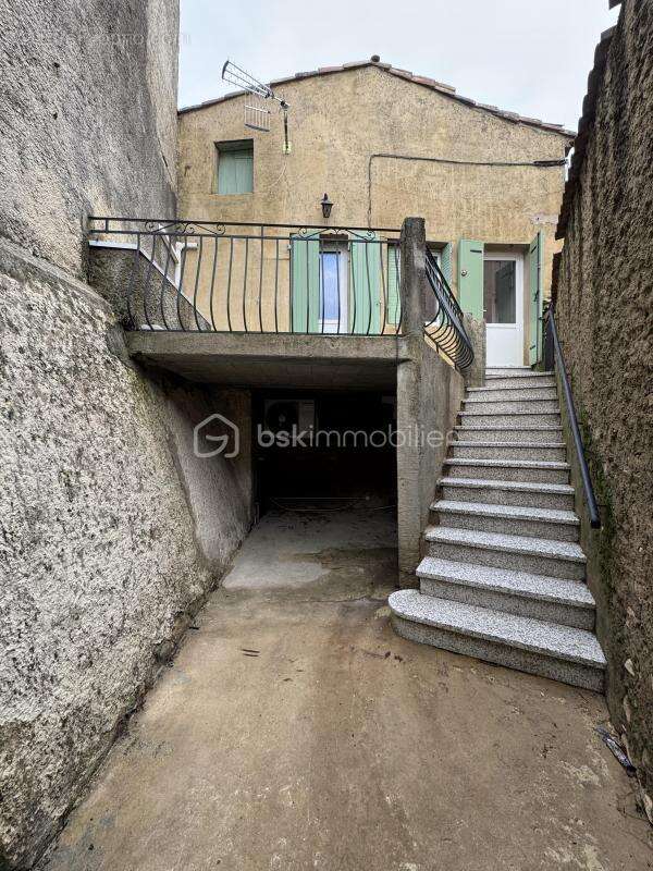 Maison à SAINT-LAURENT-DES-ARBRES