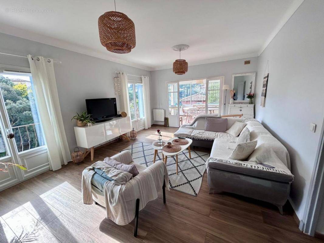 Appartement à ROQUEBRUNE-SUR-ARGENS